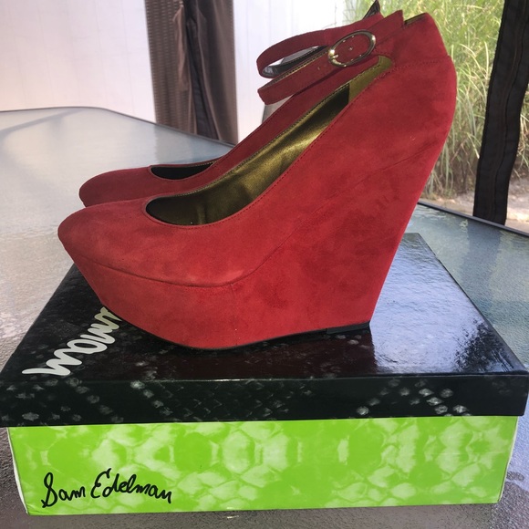 RUBY RED QUINN 👠👠👠 - Picture 4 of 8